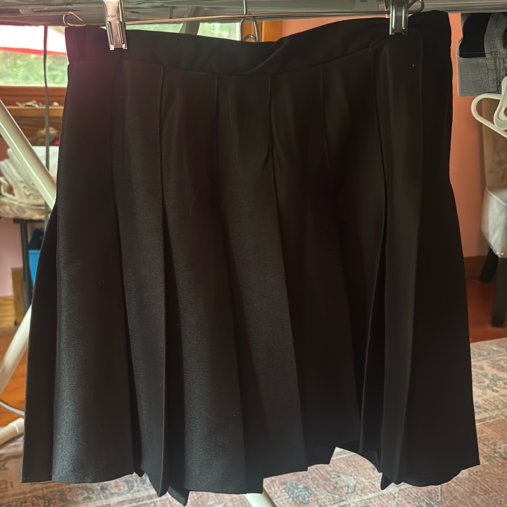 Black Pleated Mini Skirt Medium